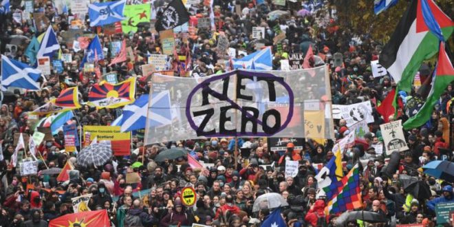 COP26: cientos de miles salen a las calles de Glasgow para exigir acción ante el cambio climático