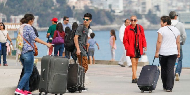 Países ricos libran una batalla global para conseguir migrantes Países ricos libran una batalla global para conseguir migrantes