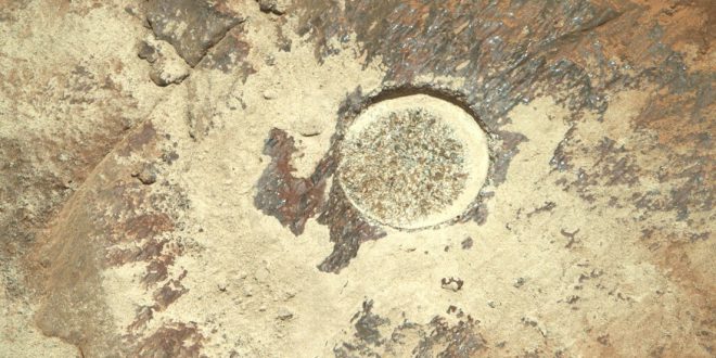 Róver Perseverance descubre «algo que nadie ha visto nunca» bajo una roca de Marte