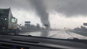 Tornado se manifiesta en Orange, Texas