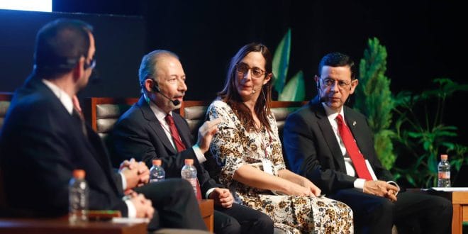 RESALTA FORO VISIÓN LA COMPETITIVIDAD DE LOS DOS LAREDOS RESALTA FORO VISIÓN LA COMPETITIVIDAD DE LOS DOS LAREDOS