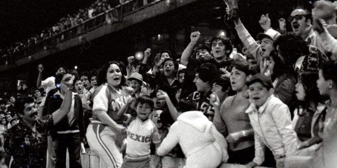 El día que Carmen Salinas se convirtió en fan de los Diablos Rojos El día que Carmen Salinas se convirtió en fan de los Diablos Rojos