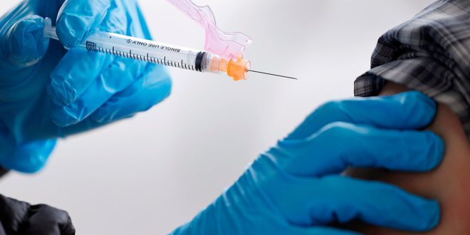 Vacunaran a Neoleoneses en Laredo