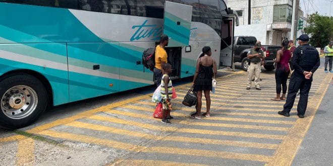 MUNICIPIO APOYA A HAITIANOS EN TRASLADO A MONTERREY, N. L. MUNICIPIO APOYA A HAITIANOS EN TRASLADO A MONTERREY, N. L.