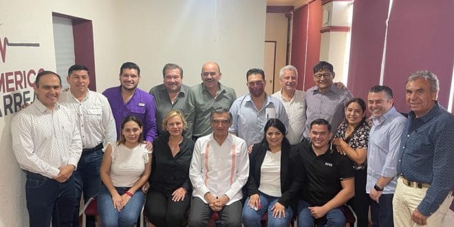 Se reúne gobernador electo con bancada de Morena Se reúne gobernador electo con bancada de Morena