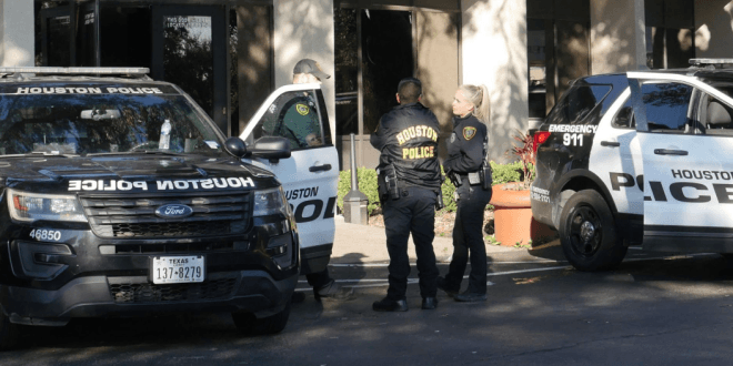 Abaten policías de Texas a sospechoso armado Abaten policías de Texas a sospechoso armado