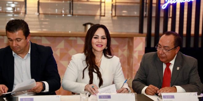 INICIAN NUEVO LAREDO Y JALISCO UNA NUEVA ERA DE COLABORACIÓN ECONÓMICA E INTERCAMBIO COMERCIAL INICIAN NUEVO LAREDO Y JALISCO UNA NUEVA ERA DE COLABORACIÓN ECONÓMICA E INTERCAMBIO COMERCIAL