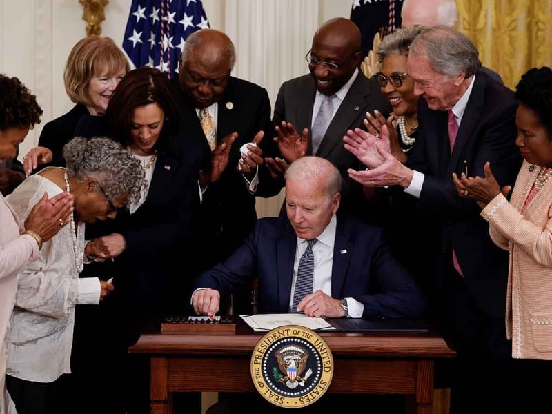 Biden hace oficial el 19 de junio como día feriado en EU
