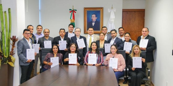 Entregan nombramientos a jefes de departamentos del Congreso Local Entregan nombramientos a jefes de departamentos del Congreso Local