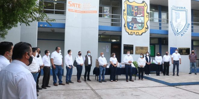 Fortalece Sección 30 entrega de Insumos a escuelas para combatir el COVID-19