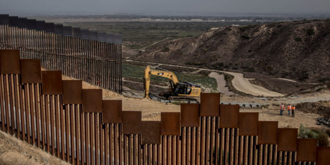Proponen muro fronterizo con paneles solares entre México y Texas