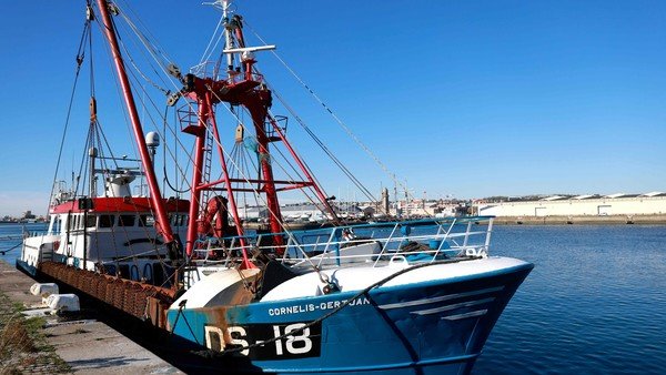 Francia anuncia represalias contra Reino Unido por disputa pesquera