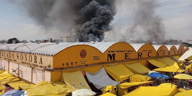 Se incendia Mercado de Sonora en CDMX