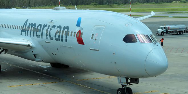 Hombre ingresa a la cabina de vuelo de un avión en Honduras y causa daños
