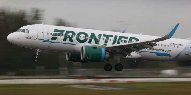 Desvían vuelo de Frontier Airlines por pasajero conflictivo