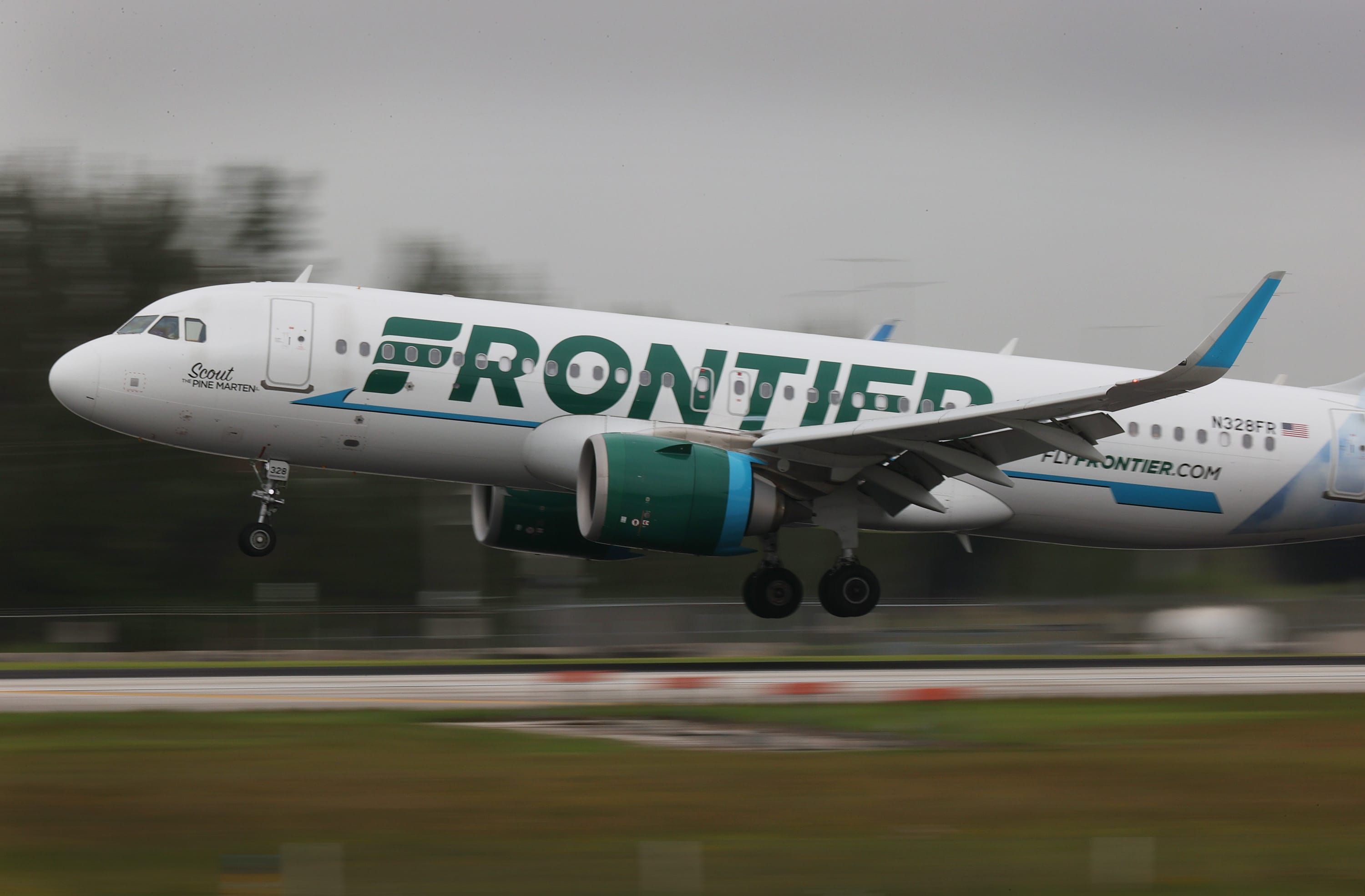 Desvían vuelo de Frontier Airlines por pasajero conflictivo