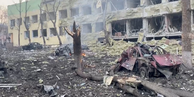 “Atrocidad”: presidente de Ucrania muestra bombardeo a hospital infantil