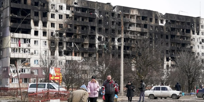 Ucrania busca sacar a más civiles de Mariúpol; toque de queda en Kiev