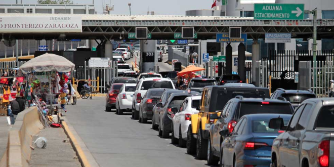 Atribuye CBP largas filas en Línea Exprés por día feriado en México