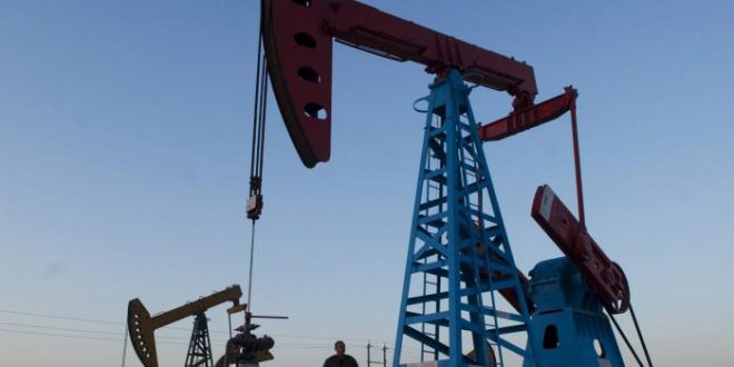 Precios de petróleo bajan ante avance en diálogo entre Rusia y Ucrania