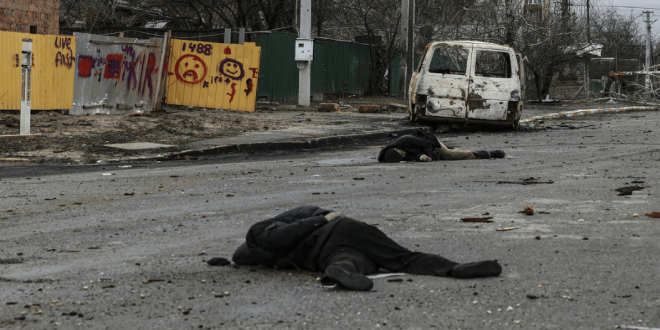 Hallan cadáveres esparcidos en carretera cerca de Kiev