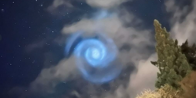 Extrañas nubes espirales son casuadas presuntamente por cohete de SpaceX