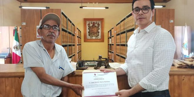 DONA PIEZAS CON HISTORIA DEL FERROCARRIL AL ARCHIVO GENERAL DEL MUNICIPIO