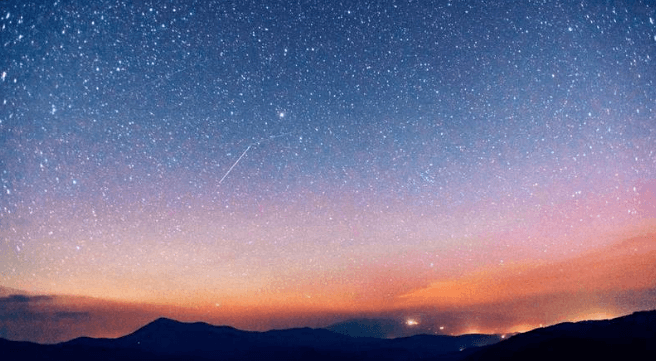 Deléitate con la lluvia de estrellas más grande de este mes