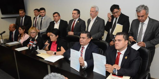 Denuncia Morena ante FGR a funcionarios<br>y empresas por corrupción afines a CDV