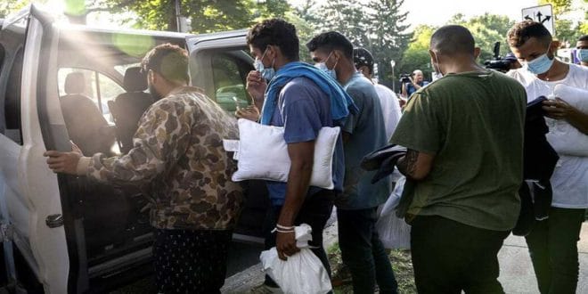 Texas abre una investigación sobre el envío de 50 migrantes a Massachusetts Texas abre una investigación sobre el envío de 50 migrantes a Massachusetts