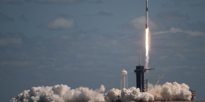 NASA y SpaceX lanzan la misión Crew-5 a la Estación Espacial Internacional
