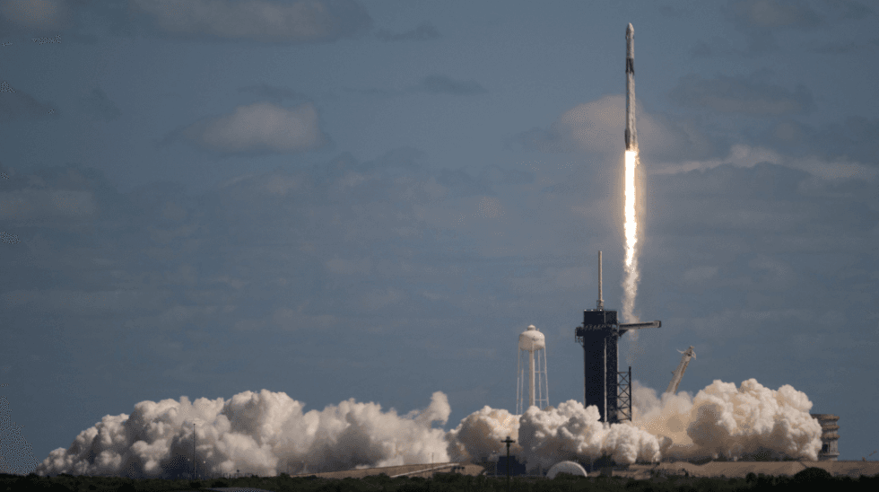 NASA y SpaceX lanzan la misión Crew-5 a la Estación Espacial Internacional