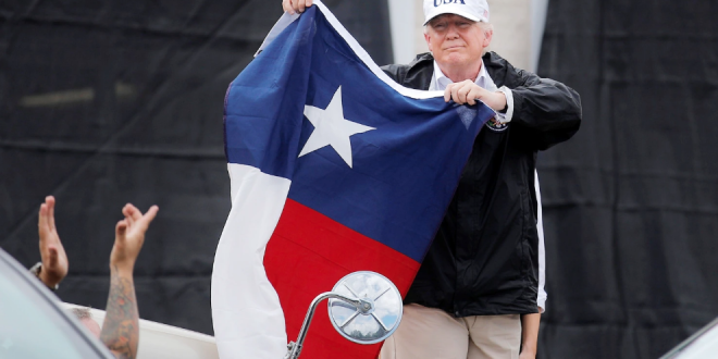 Regresa Trump a Texas