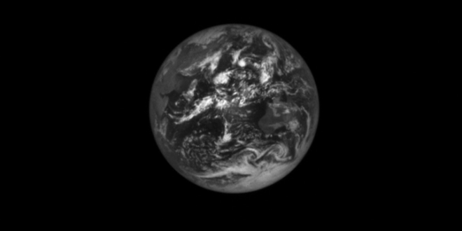 Así de lejos está la Tierra de la Luna, NASA captura espectacular fotografía