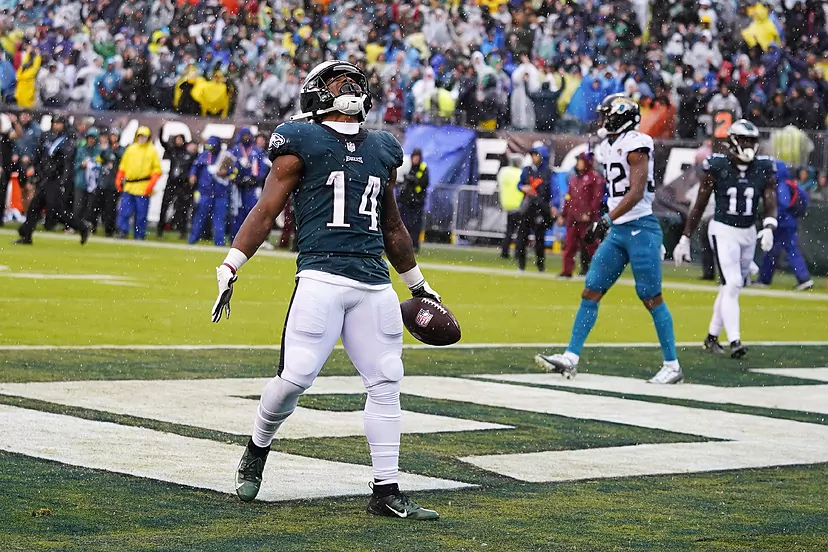 Eagles se mantienen invictos