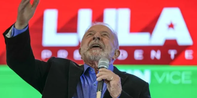 Lula gana por un estrecho margen a Bolsonaro y vuelve al poder