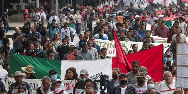 Marchan por 2 de octubre al Zócalo en CDMX