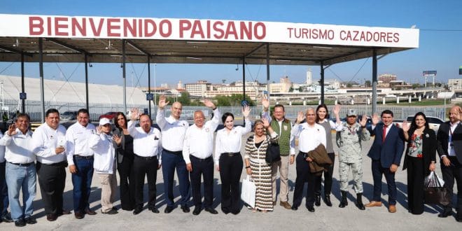 DAN BIENVENIDA A PAISANOS ALCALDESA Y AUTORIDADES FEDERALES; RECORREN PABELLÓN TURÍSTICO