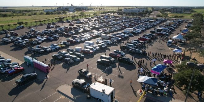 RECIBE NUEVO LAREDO CARAVANA DE PAISANOS CON MÁS DE 2 MIL VEHÍCULOS RECIBE NUEVO LAREDO CARAVANA DE PAISANOS CON MÁS DE 2 MIL VEHÍCULOS
