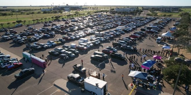 RECIBE NUEVO LAREDO CARAVANA DE PAISANOS CON MÁS DE 2 MIL VEHÍCULOS