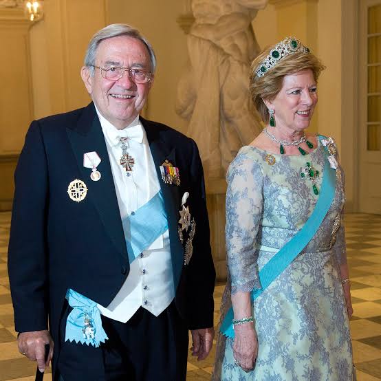 Constantino de Grecia, hermano de la reina Sofía, muere a los 82 años Constantino de Grecia, hermano de la reina Sofía, muere a los 82 años