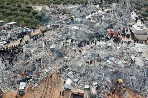 Al menos 7.700 muertes por el terremoto en Turquía y Siria