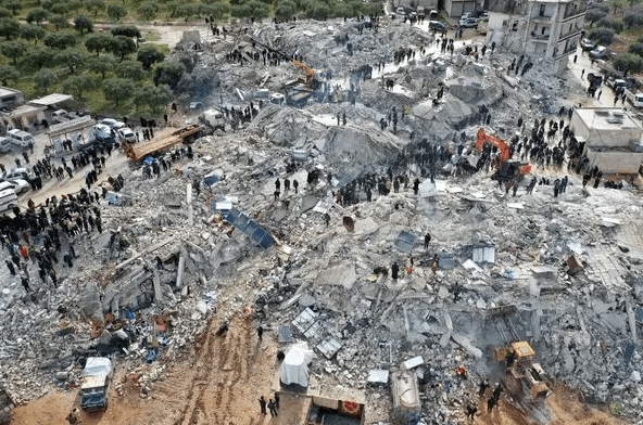 Al menos 7.700 muertes por el terremoto en Turquía y Siria Al menos 7.700 muertes por el terremoto en Turquía y Siria