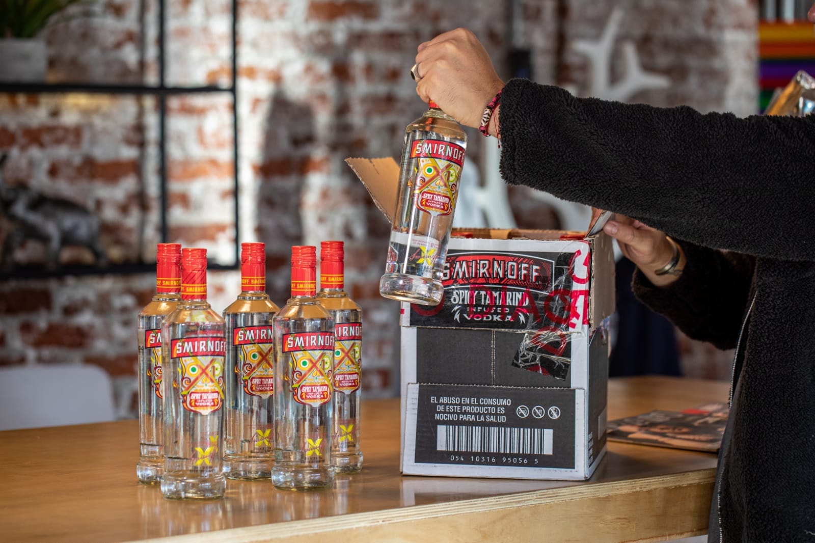 Smirnoff X1 arranca una campaña especial para recordar su clásico serve y conectar con los consumidores