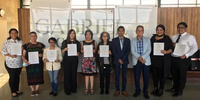 RECIBEN ESCRITORES LOCALES CERTIFICADOS DE DIPLOMADO LITERARIO GRACIAS A GESTIONES DE GOBIERNO MUNICIPAL