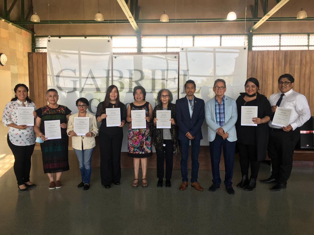 RECIBEN ESCRITORES LOCALES CERTIFICADOS DE DIPLOMADO LITERARIO GRACIAS A GESTIONES DE GOBIERNO MUNICIPAL
