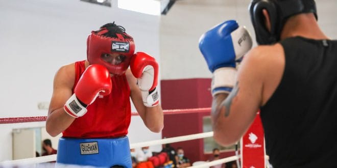 Entrega INDE uniformes a pugilistas tamaulipecos para eliminatoria en Monterrey