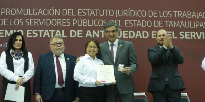 Dignifica Américo salarios de trabajadores del Estado; burócratas lo respaldan; “ahora sí nos respetan” Dignifica Américo salarios de trabajadores del Estado; burócratas lo respaldan; “ahora sí nos respetan”