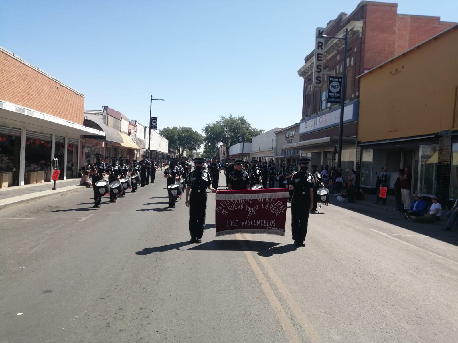 PARTICIPAN BANDA DE GUERRA Y ESCOLTA EN DESFILE INTERNACIONAL
