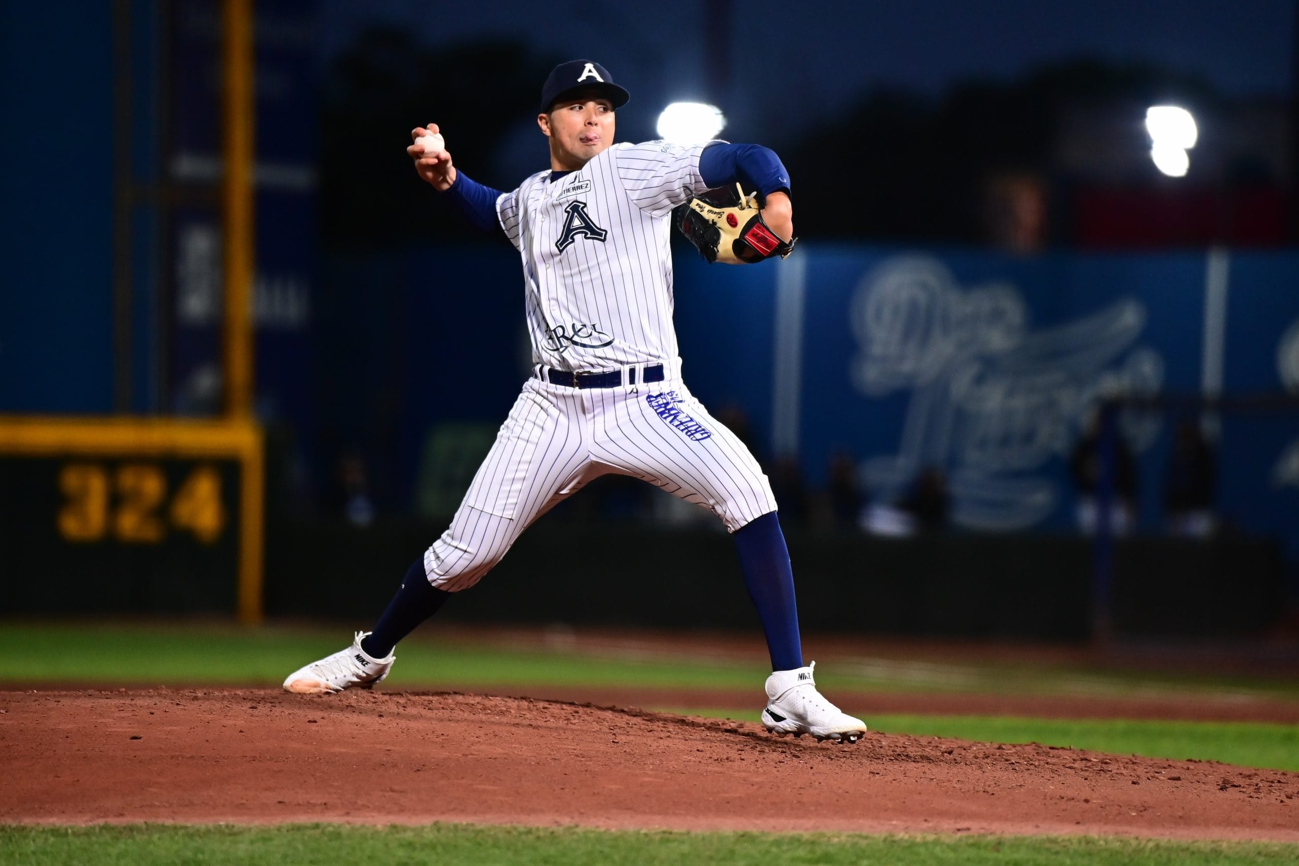 PITCHER EDUARDO VERA LLEGA A LOS DIABLOS ROJOS DEL MÉXICO